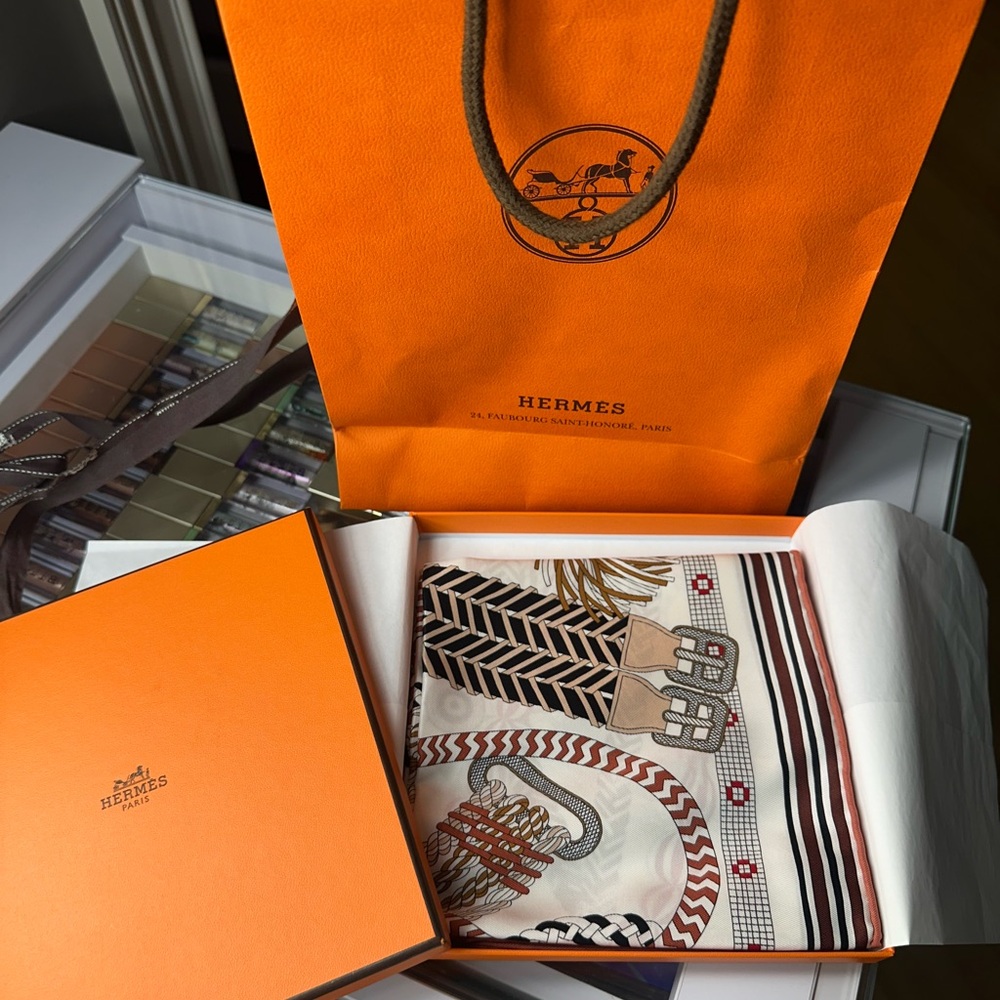 Authentic Hermes Tout en Tresse Scarf - White, Black, Brown